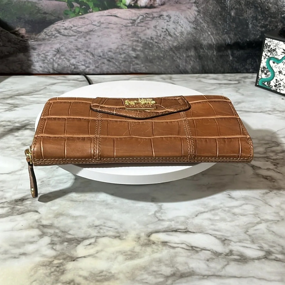 COACH CAYMAN EMBOSSED TAN LEATHER ZIPPY WALLET IN EUC - Picture 8 of 14